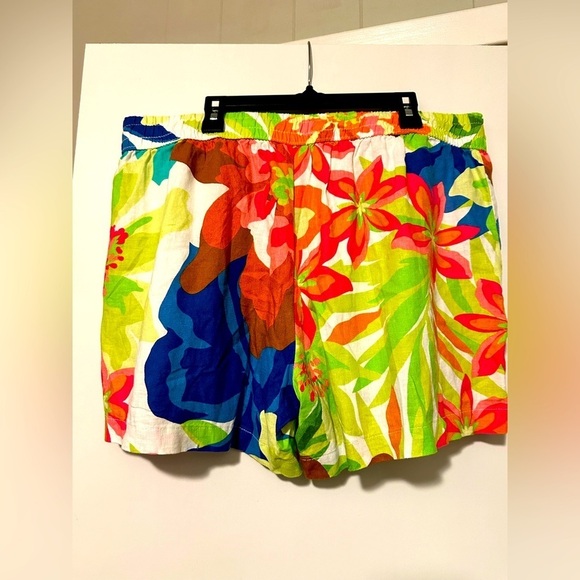 NWT Future Collective floral shorts size M - Picture 2 of 5